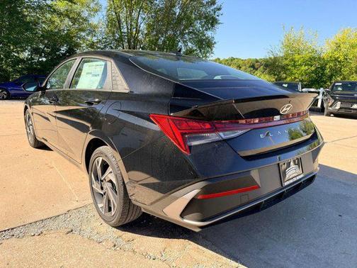 2025 Hyundai ELANTRA HEV SEL Sport