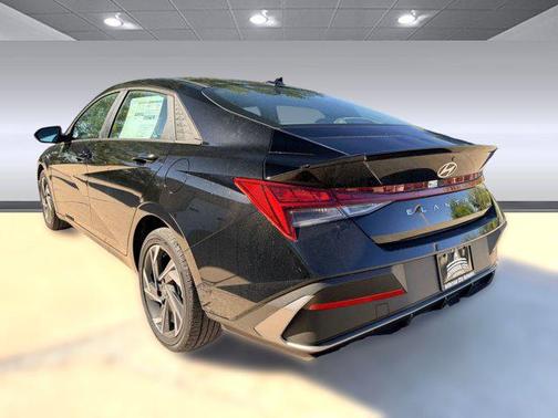 2025 Hyundai ELANTRA HEV SEL Sport