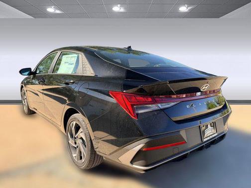 2025 Hyundai ELANTRA HEV SEL Sport