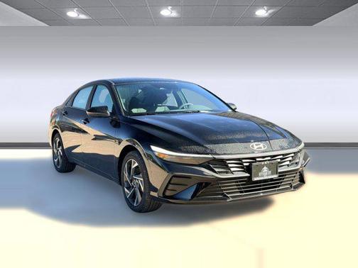 2025 Hyundai ELANTRA HEV SEL Sport