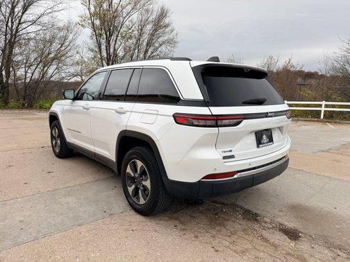 2022 Jeep Grand Cherokee 4xe Base