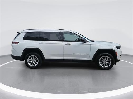 2022 Jeep Grand Cherokee LAREDO