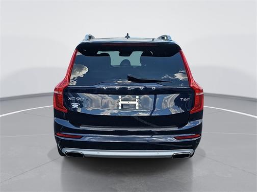 2017 Volvo XC90 T6 MOMENTUM