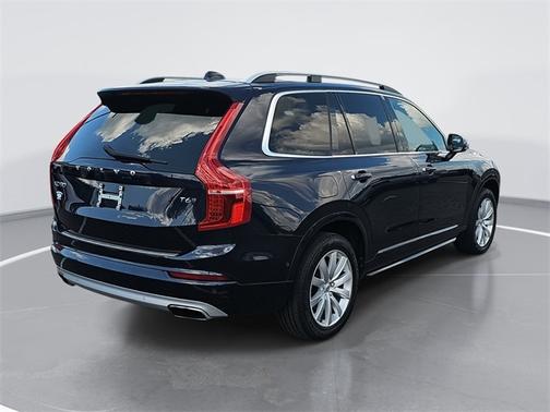 2017 Volvo XC90 T6 MOMENTUM