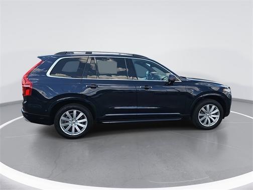 2017 Volvo XC90 T6 MOMENTUM