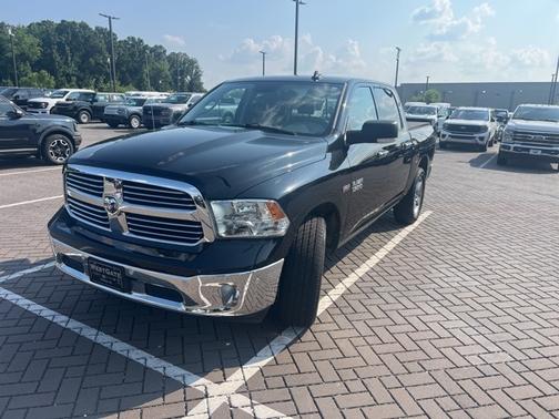 2017 RAM 1500 SLT