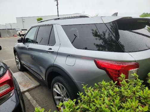 ICONIC SILVER METALLIC 2022 Ford Explorer PLATINUM