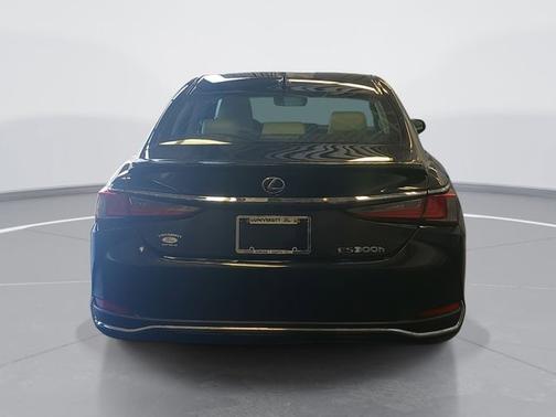 2022 Lexus ES 300h BASE