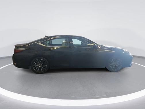 2022 Lexus ES 300h BASE