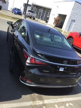 2022 Lexus ES 300h BASE