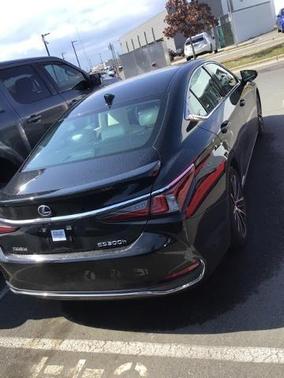 2022 Lexus ES 300h BASE