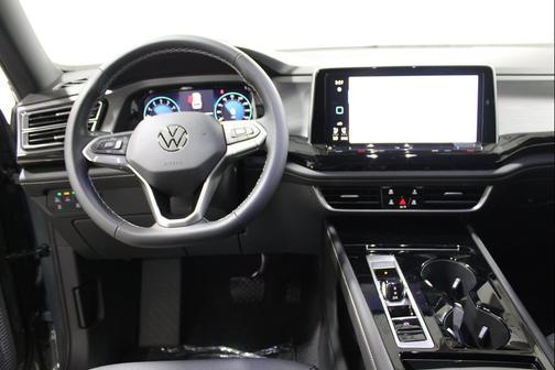 avocado green pearl 2026 Volkswagen Atlas Cross Sport 2.0T SE w/Technology 4MOTION