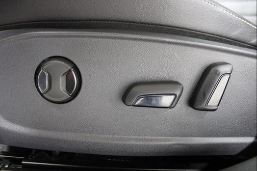 Kings Red Metallic 2025 Volkswagen Jetta 1.5T SE