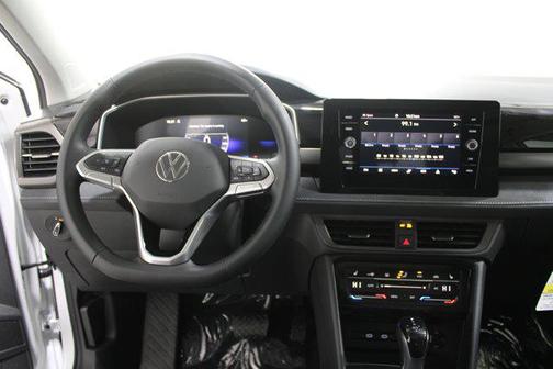 Pure White w/Deep Black Roof 2026 Volkswagen Taos SE Black