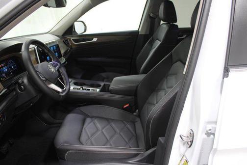 opal white pearl 2026 Volkswagen Atlas 2.0T SE