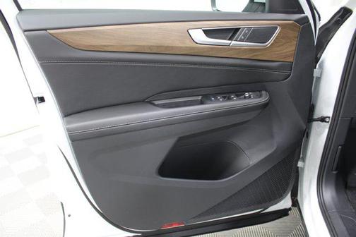 opal white pearl 2026 Volkswagen Atlas 2.0T SE