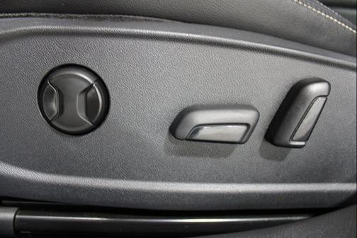Kings Red Metallic 2022 Volkswagen Jetta 1.5T SE