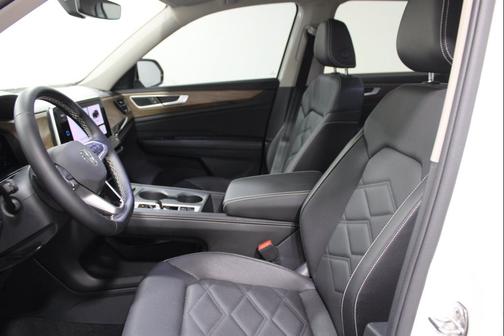 Pure White 2025 Volkswagen Atlas 2.0T SE