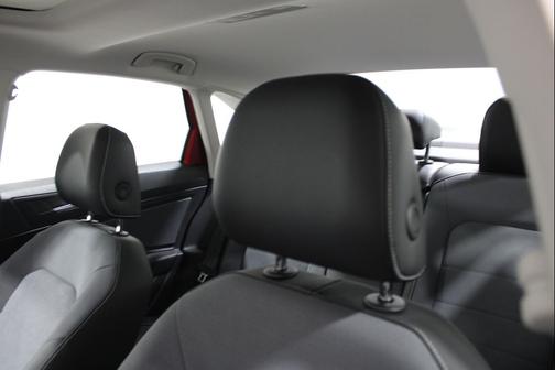 Kings Red Metallic 2026 Volkswagen Jetta 1.4T SE