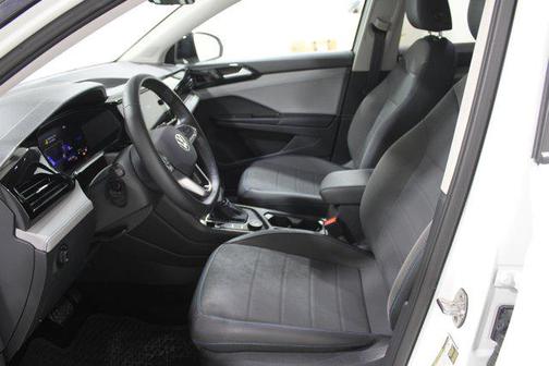 Pure White w/Deep Black Roof 2024 Volkswagen Taos 1.5T SE Black