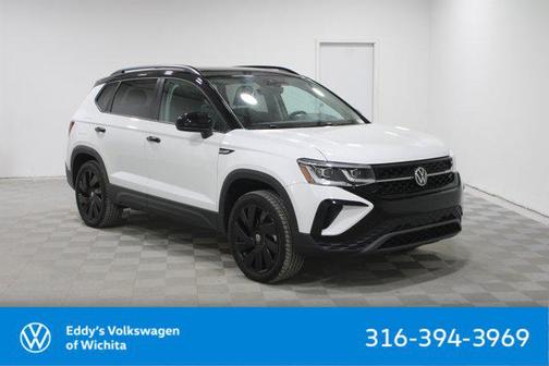 Pure White w/Deep Black Roof 2024 Volkswagen Taos 1.5T SE Black