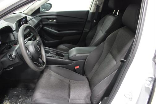 Platinum White Pearl 2025 Honda Accord SE