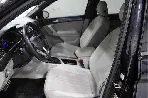Deep Black Pearl 2024 Volkswagen Tiguan 2.0T SE R-Line Black