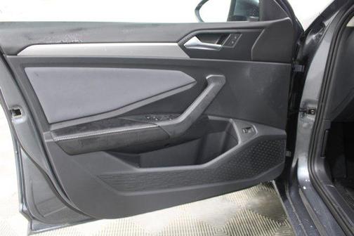 Platinum Gray Metallic 2026 Volkswagen Jetta 1.4T SE
