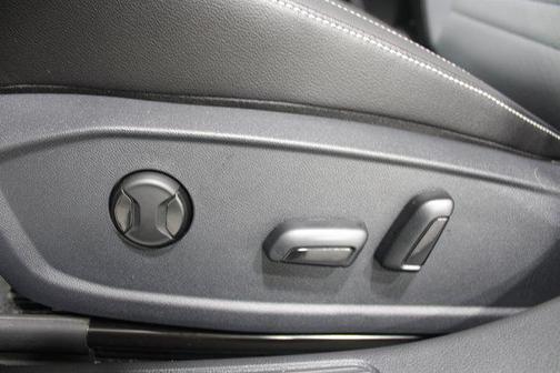 Platinum Gray Metallic 2026 Volkswagen Jetta 1.4T SE