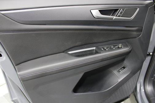 pure gray 2026 Volkswagen Atlas Cross Sport 2.0T SEL