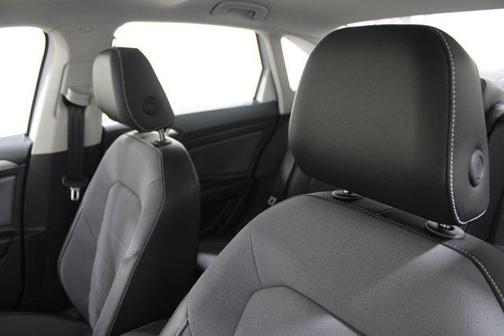 Opal White Pearl 2026 Volkswagen Jetta 1.4T SE