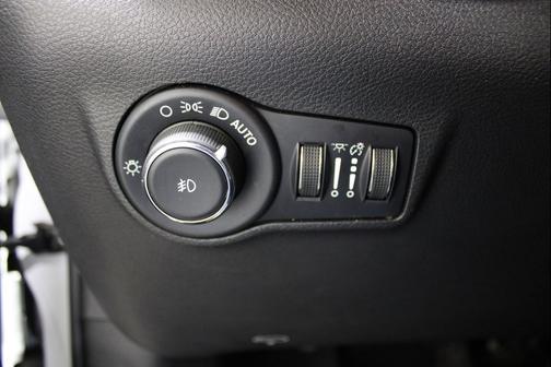 Bright White Clearcoat 2023 Jeep Compass Trailhawk