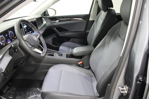 Platinum Gray Metallic 2026 Volkswagen Tiguan 2.0T SE