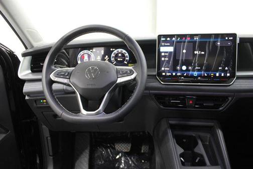 Deep Black Pearl 2026 Volkswagen Tiguan 2.0T SE 4MOTION