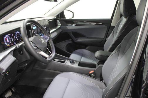 Deep Black Pearl 2026 Volkswagen Tiguan 2.0T SE 4MOTION