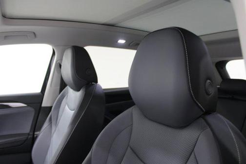 Deep Black Pearl 2026 Volkswagen Tiguan 2.0T SE 4MOTION