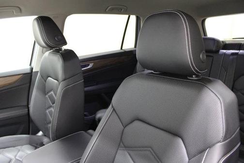 Silver Mist Metallic 2025 Volkswagen Atlas 2.0T SE