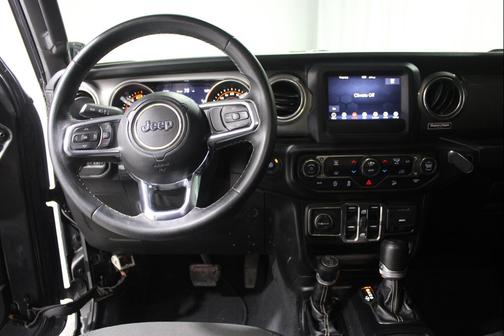 Granite Crystal Metallic Clearcoat 2019 Jeep Wrangler Unlimited Sahara