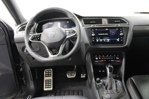 Platinum Gray Metallic 2024 Volkswagen Tiguan 2.0T SE R-Line Black 4MOTION