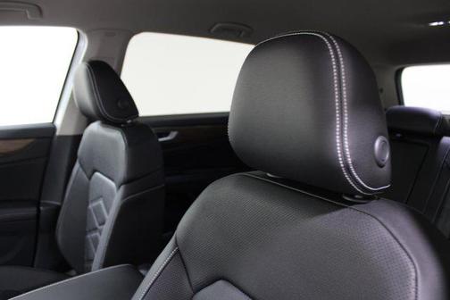 opal white pearl 2026 Volkswagen Atlas 2.0T SE