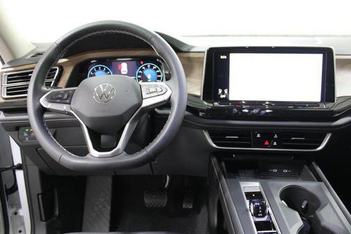 opal white pearl 2026 Volkswagen Atlas 2.0T SE