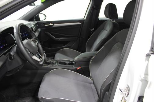 Pure White 2025 Volkswagen Jetta 1.5T Sport