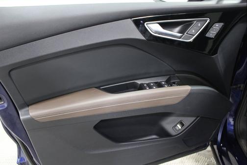 Navarra Blue Metallic 2023 Audi Q4 e-tron Premium 40 RWD