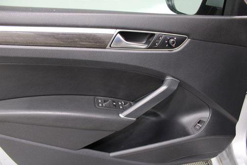 Reflex Silver Metallic 2017 Volkswagen Passat 1.8T SEL Premium