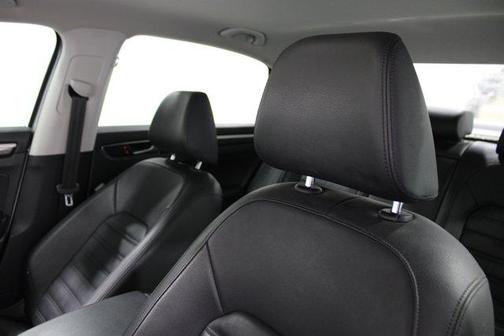 Reflex Silver Metallic 2017 Volkswagen Passat 1.8T SEL Premium