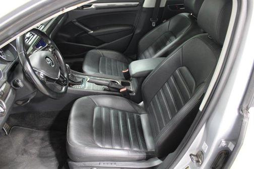 Reflex Silver Metallic 2017 Volkswagen Passat 1.8T SEL Premium