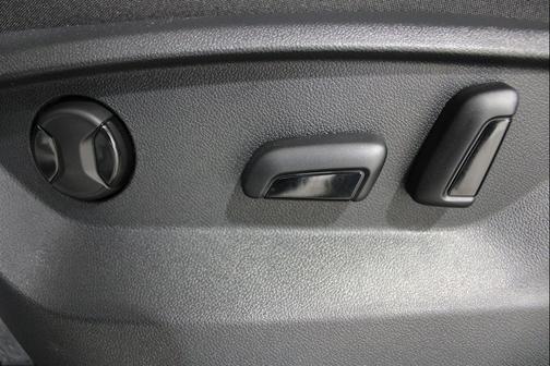 opal white pearl 2026 Volkswagen Atlas 2.0T SE w/Technology