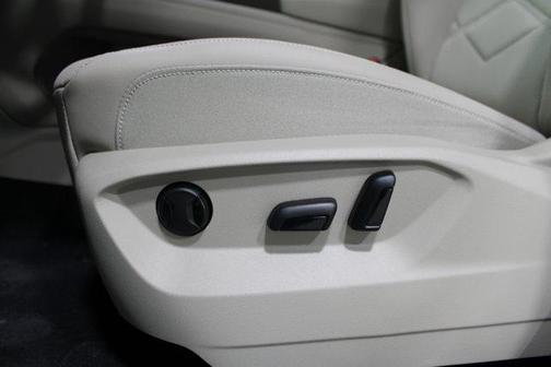 opal white pearl 2026 Volkswagen Atlas 2.0T SE
