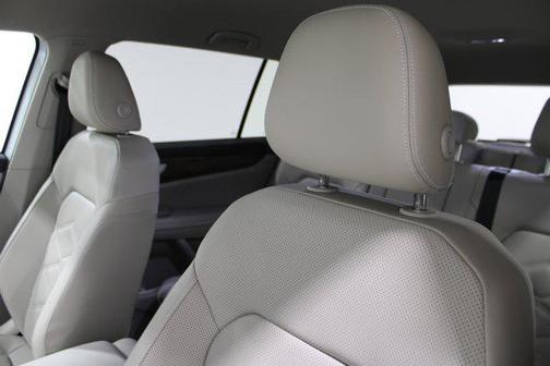 opal white pearl 2026 Volkswagen Atlas 2.0T SE