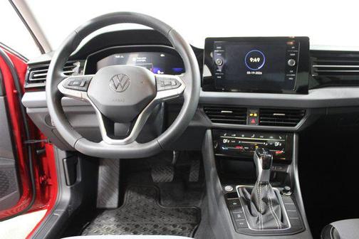 Kings Red Metallic 2026 Volkswagen Jetta 1.4T SE